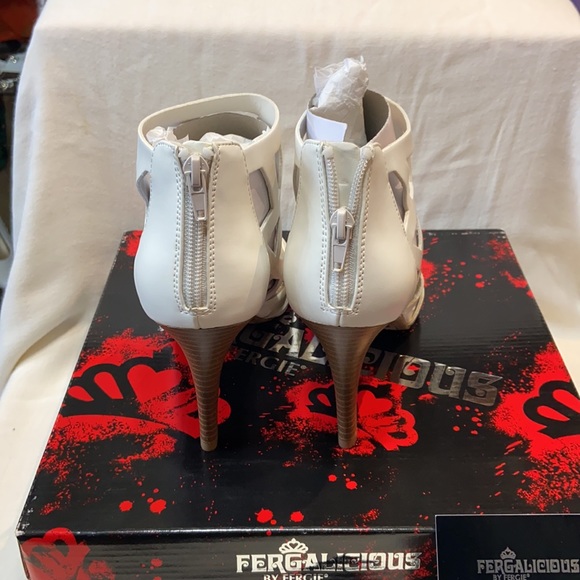 FERGALICIOUS white strappy heels Size 8.5 NEW - Picture 3 of 5